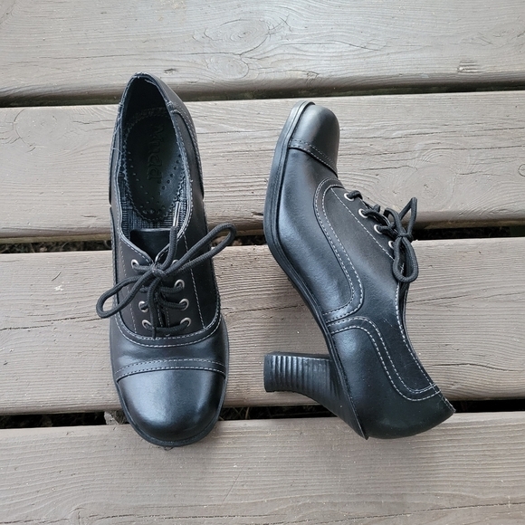 Vintage 90s y2k Mudd Floppy Black Vegan Faux Leather Heeled Cap Toe Oxfords 9.5 - Picture 1 of 8